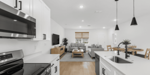 3.1 16428 Great Room (virtual staging)